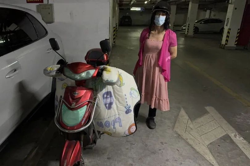 DƬ